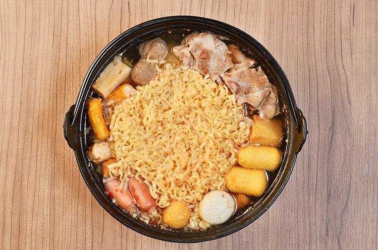 Army Stew (Budae Jjigae) - Yolisa.Online